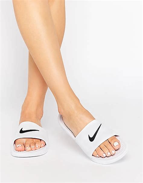 nike benassi weiße slider mit logo